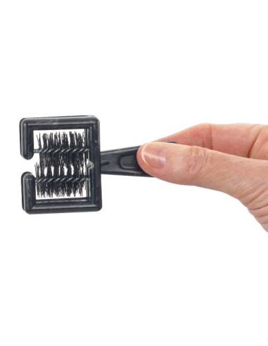 Comb cleaner with two bristle rollers